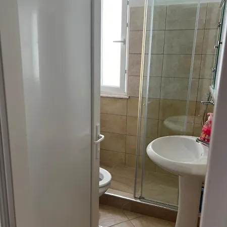 Arber Zeqiraj Apartamento *